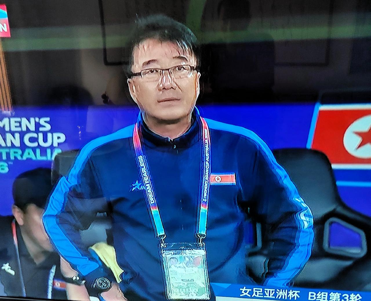 女足亚洲杯B组头名之战，最沮丧的人当属朝鲜女足教头李正镐。作为2024年夺得U2