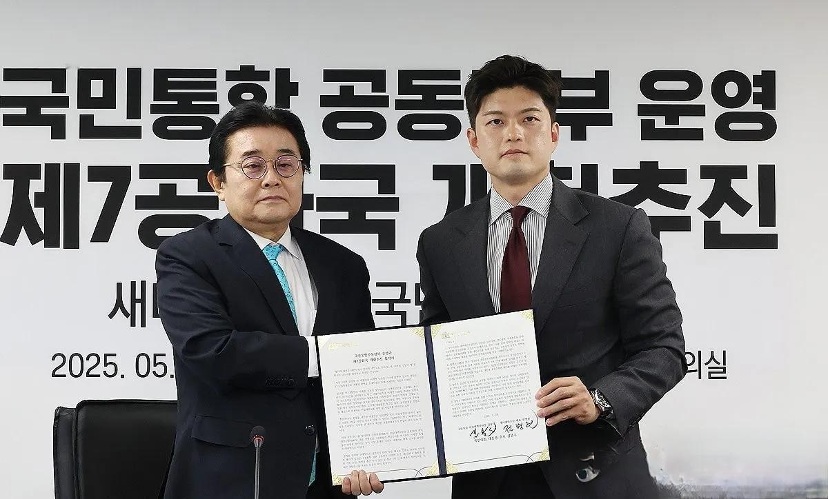 党内没能统一，保守阵营分裂的金文洙只好拉着进步阵营的非主流新未来党拟组建新政府