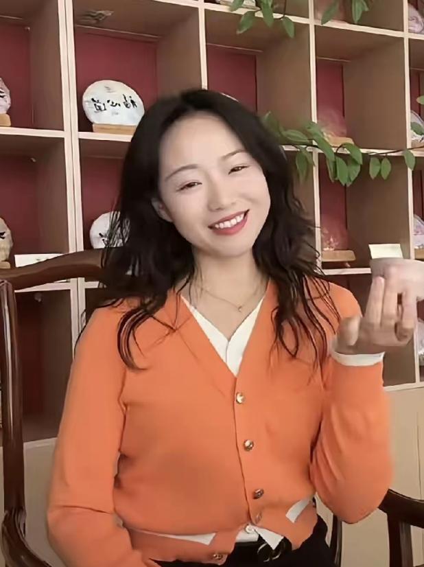 陕西榆林横山区有个开茶楼的老板娘叫温婷婷，才29岁，人长得漂亮性格也好，当地好多