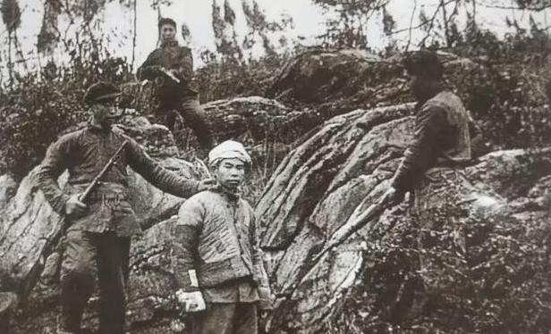 1950年7月，广东高要县小湘镇发生了一件让人毛骨悚然的事。村民们把刚被击毙的悍