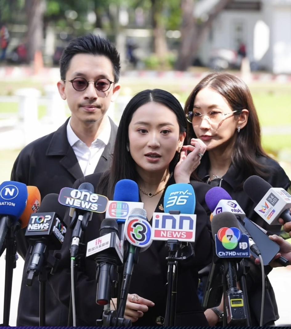 佩通坦今天上午携家属探视完父亲他信后，接受了媒体采访。她透露，父亲他信昨晚睡
