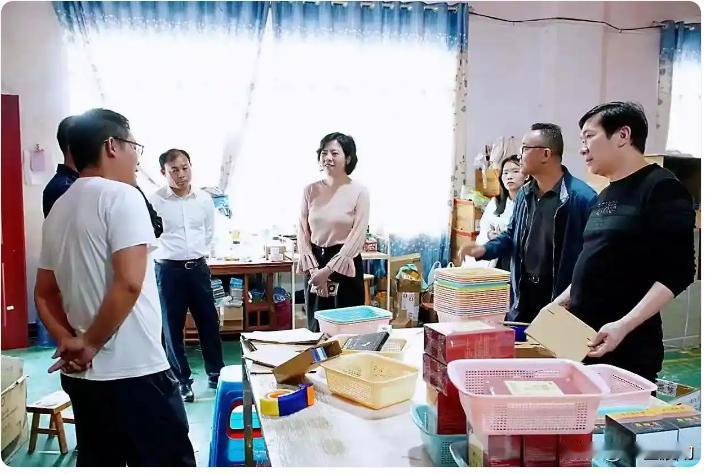 女局长被举报，气质端庄却红杏出墙，21年出轨9人，私密聊天辣眼近日，一位女局长