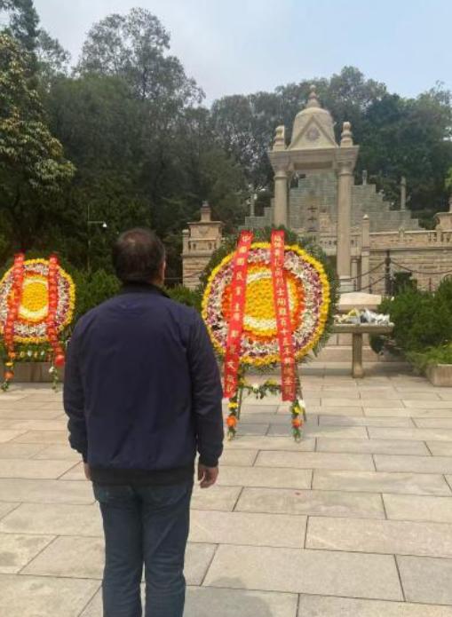 人未到，花先送！郑丽文委托大陆国民党前往广州献花。中国国民党大陆事务部主任张