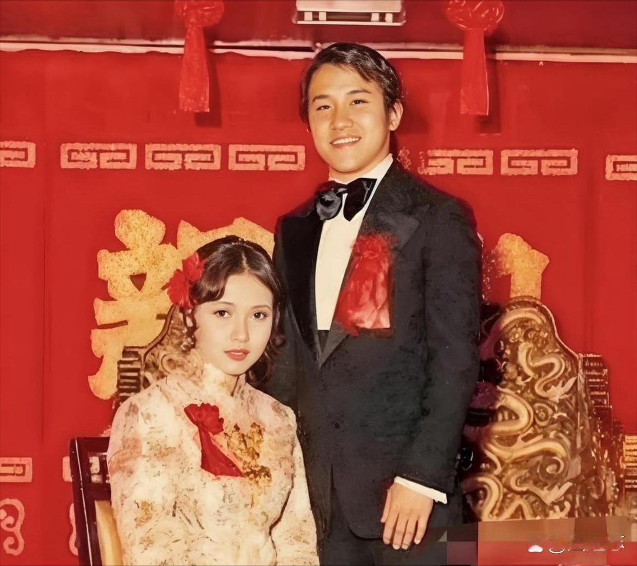 1972年的曾志伟第一段婚姻，仅仅维持了几年就分道扬镳了。那时候的他很帅气😎