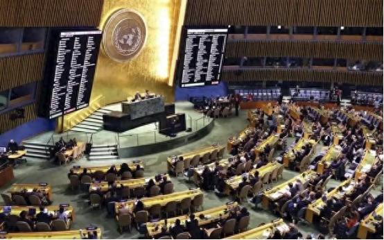 六国联大围攻中国，孙磊一句反问，全场哑火 联合国大会的发言席，有时像一面照妖