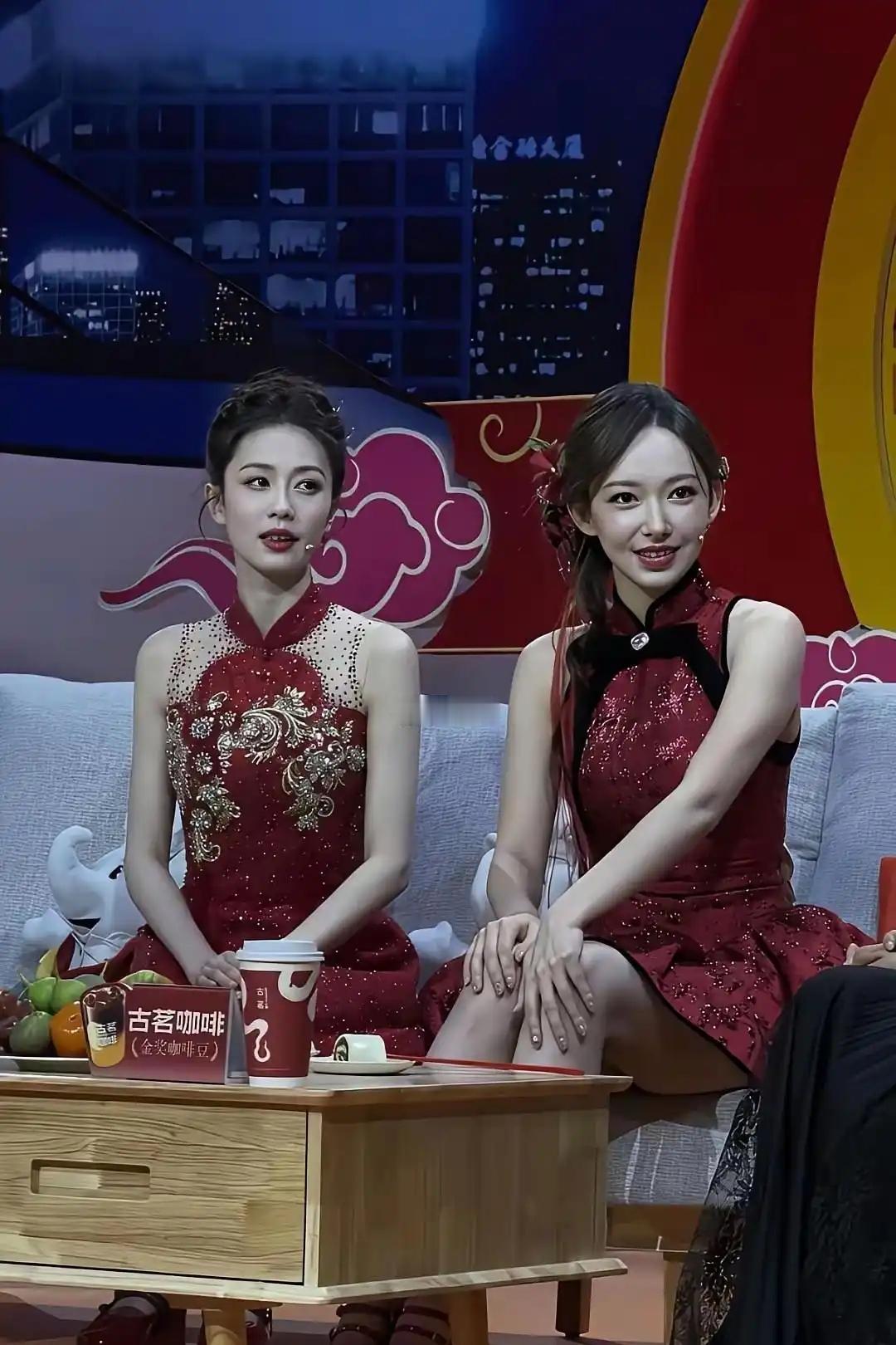 这才是真正的大腿。这才是真正的大腿，没有拉直，没有美颜！只是机位拍的太低了点