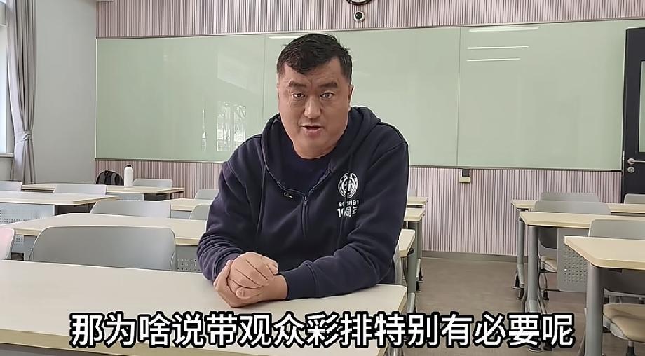 刷新三观！公式相声李宏烨谈相声不好笑的原因：没有专业演员在观众席领笑。他说，