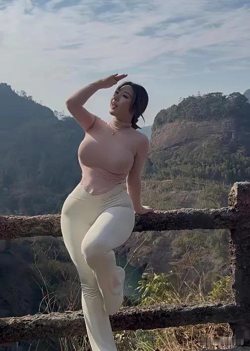 天寒怀旧梦，地阻思新途。