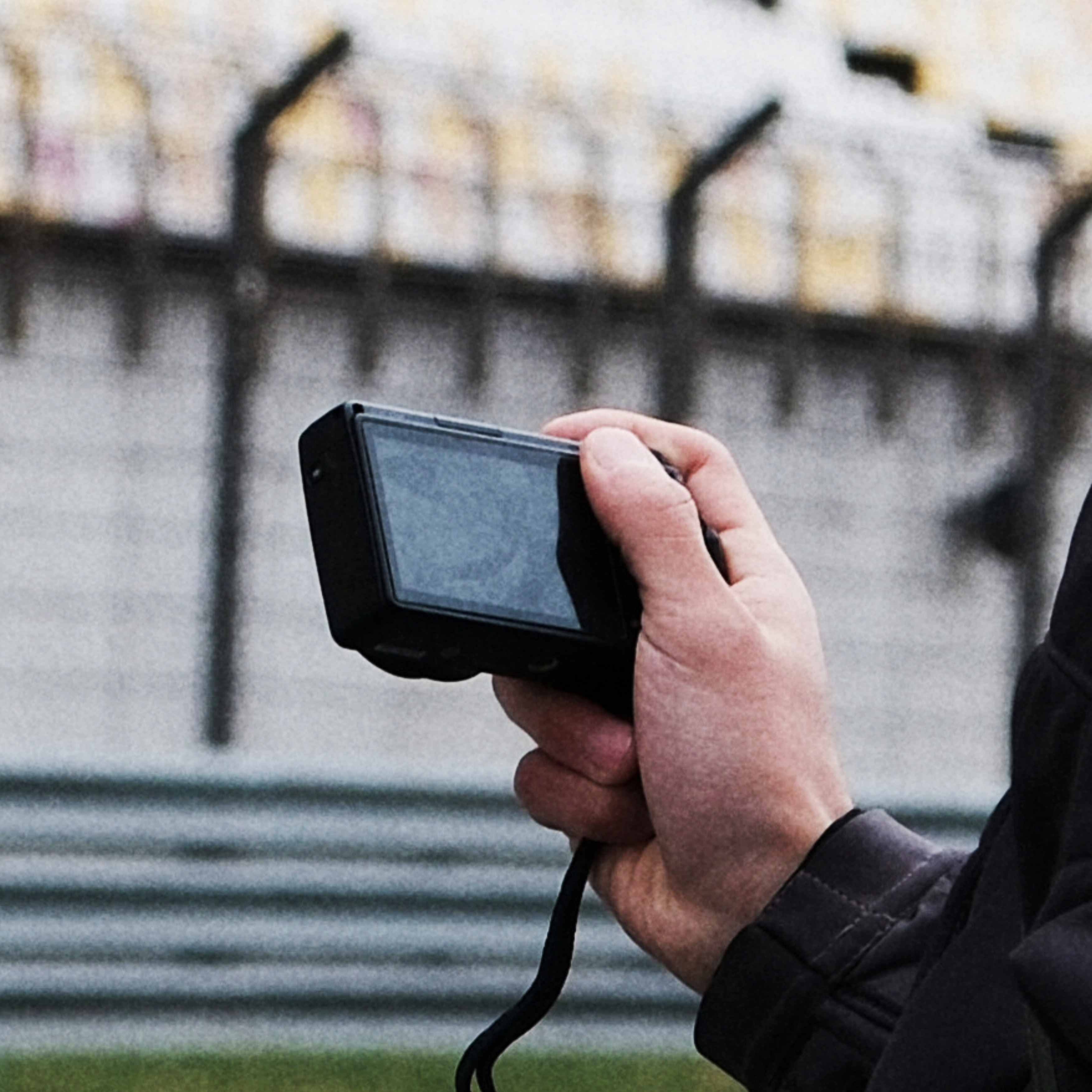 博君一肖记录王姓摄影师上蹿下跳bushi,努力工作的样子：控制不抖的手、垫起