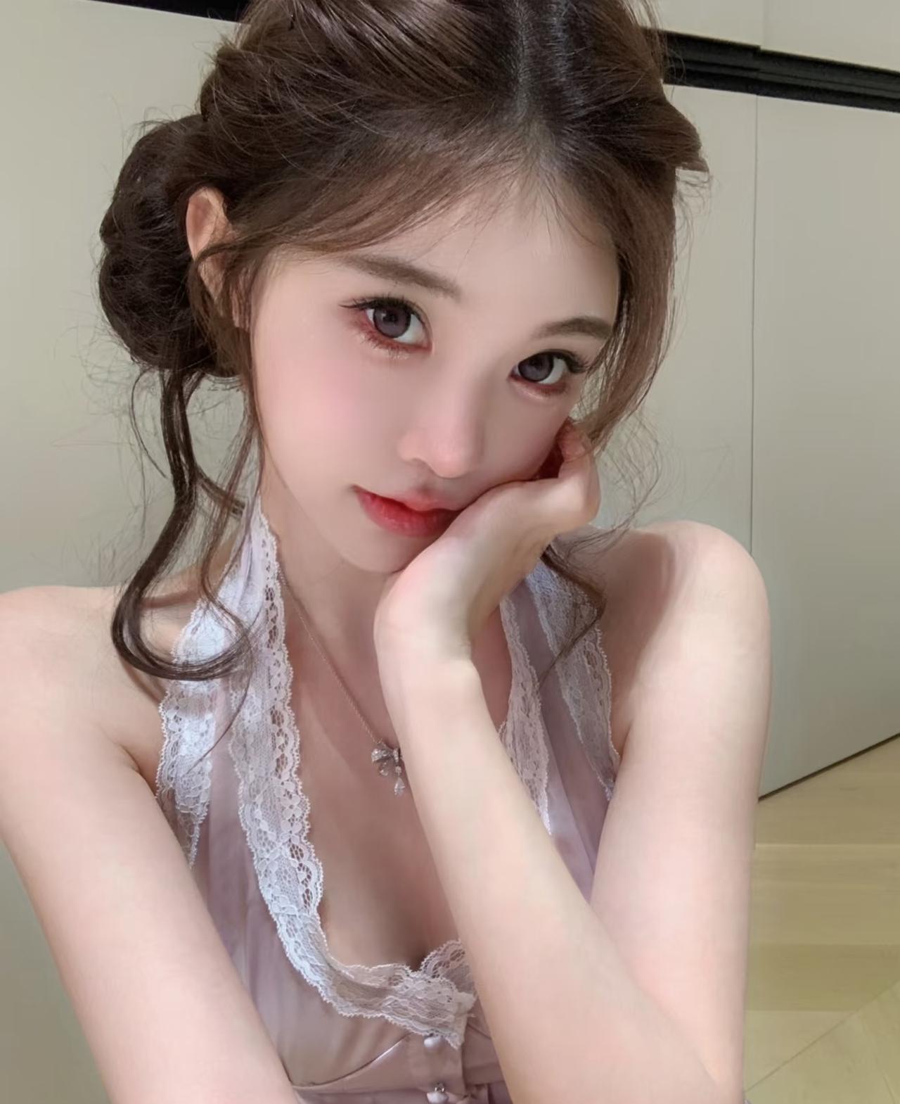 越来越多的年轻人开始躺平了，我表妹也不例外。​大学毕业后上了一年班，就抱着