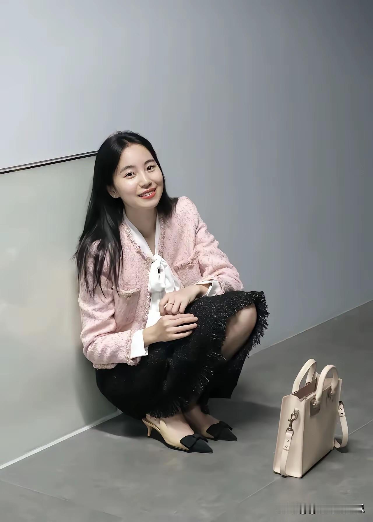 不得不说，这个大姐年轻时候，肯定是一个美人胚子！