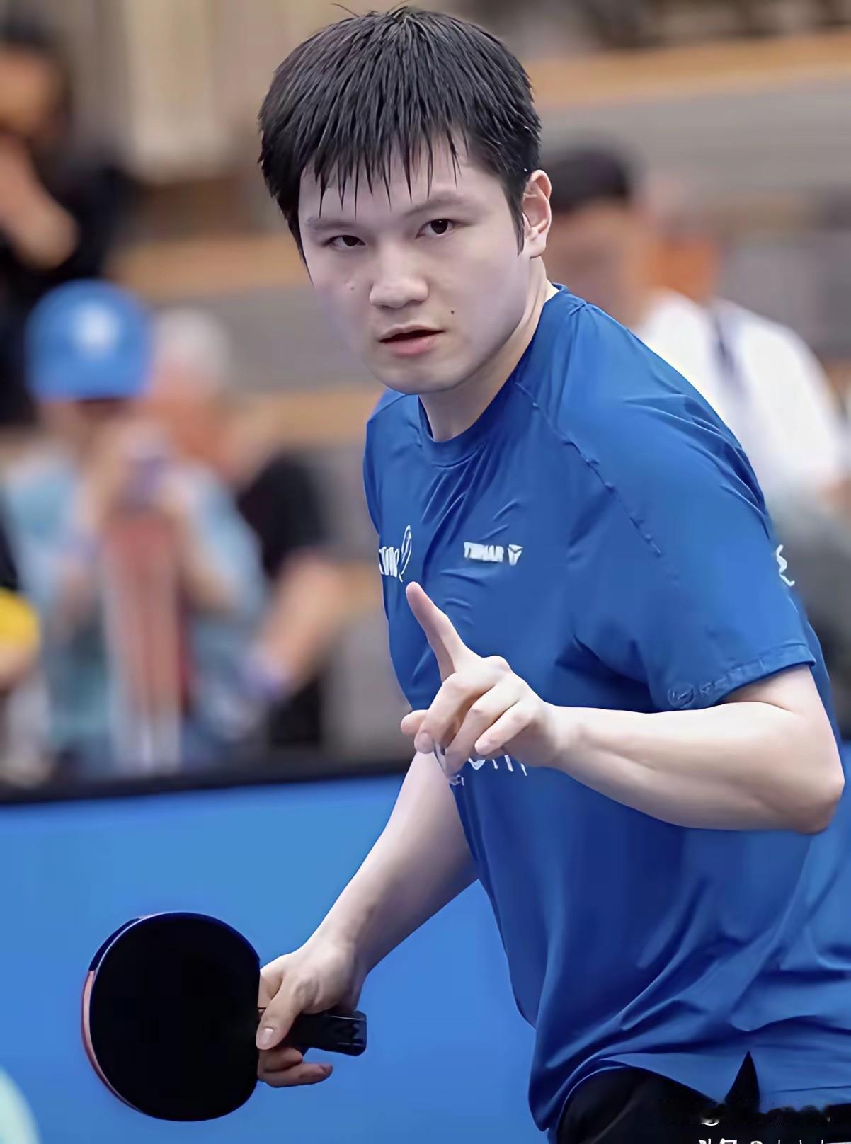 别再屈解他的“自愿退出”了。马龙和许昕驰援成都世乒赛集训再正常不过了，一个是