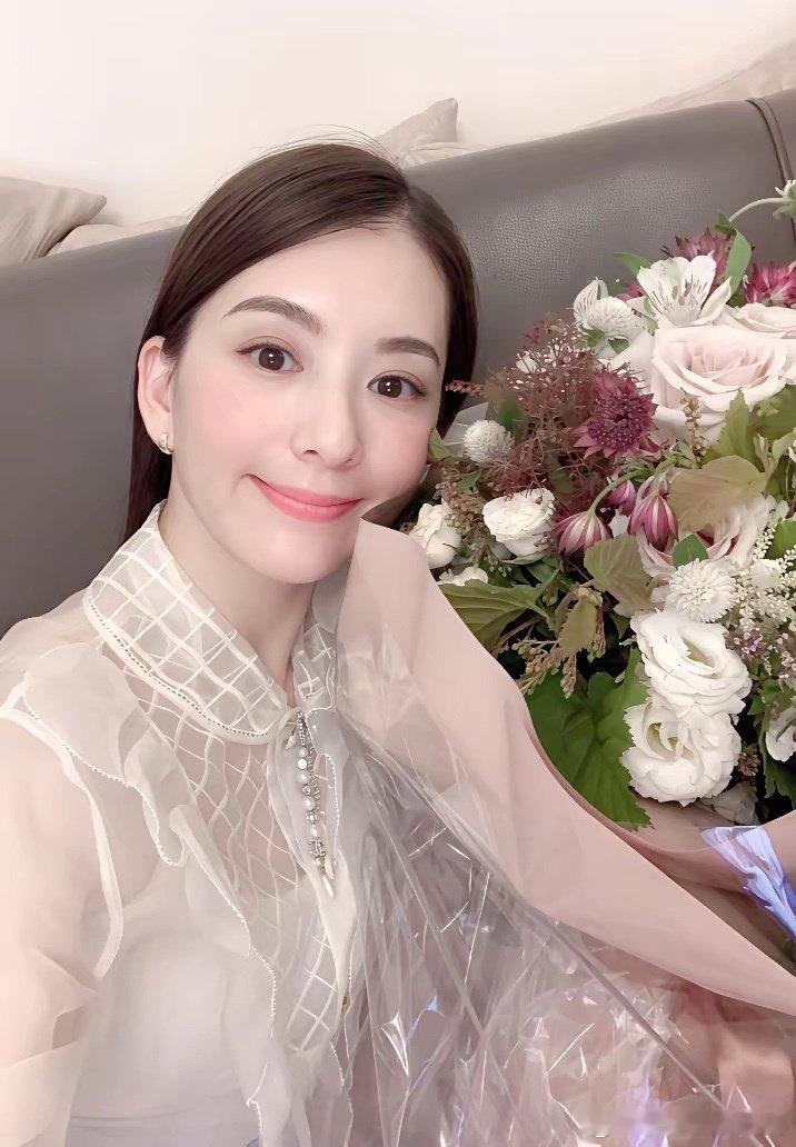 熊黛林和方媛颜值大比拼，你喜欢哪个？我是郭富城的话，选熊黛林。​