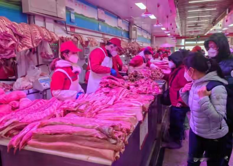 肉价跌到5块钱一斤，菜市场反而没人买了？背后两件事你必须知道昨天去菜市场，猪
