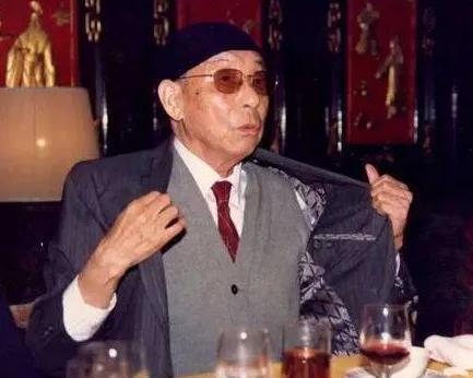 1975年4月6日凌晨两点，台北北投，风雨交加，一通突如其来的电话打进张学良的住