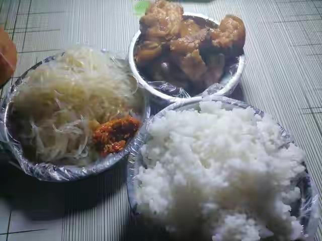 “穷鬼套餐”被骂上热搜！大米先生创始人一句“别薅我羊毛”炸锅：吃10块盒饭就该被