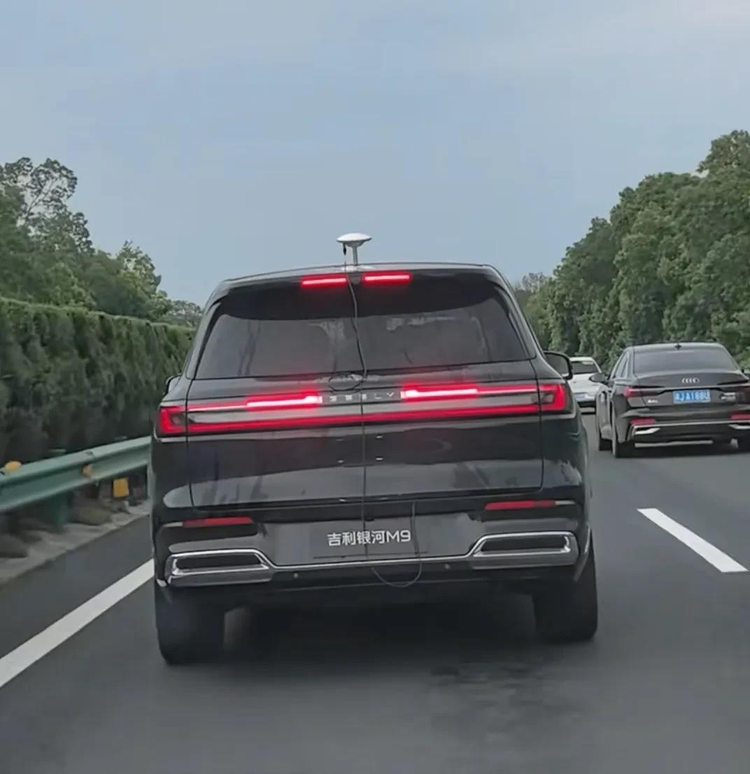就不能匹配宽一点的轮胎吗？这么大的车，无语