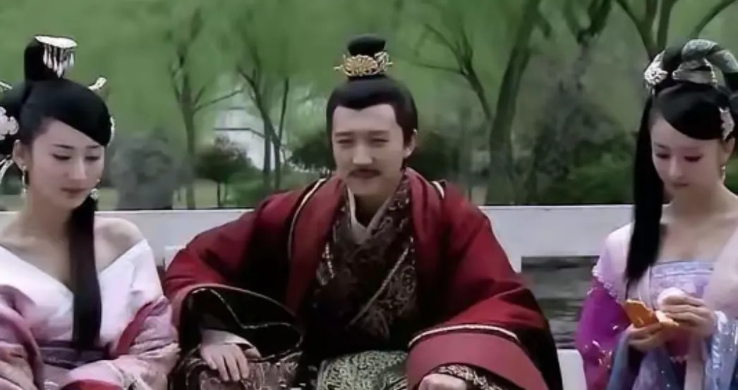 公元前7年，汉成帝临幸完昭仪赵合德，衣服还没穿，就两眼一黑，栽倒在床上，一命呜呼