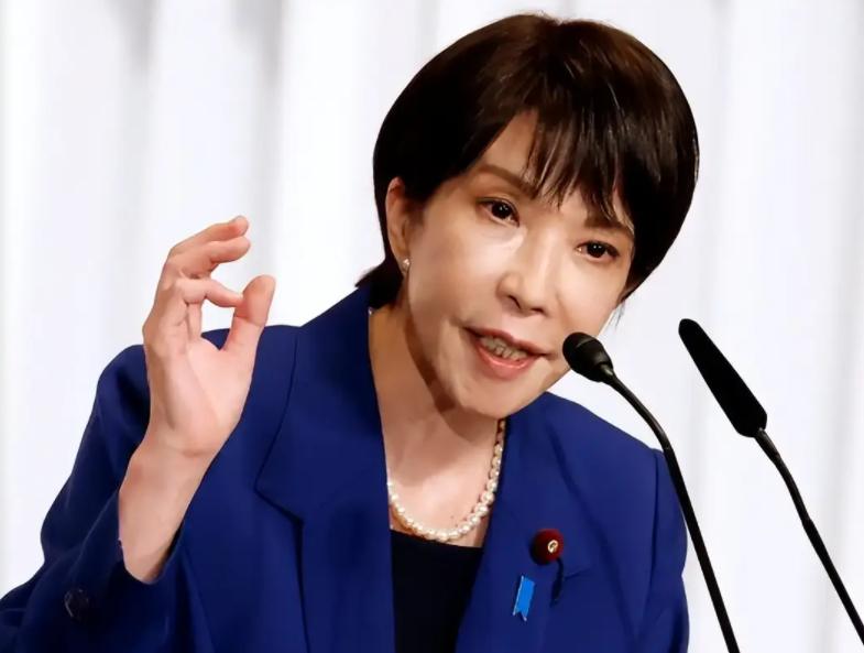 高市早苗挑衅中国，日本军国旧梦难圆：稀土断供瘫痪军工，汽车产业命悬一线