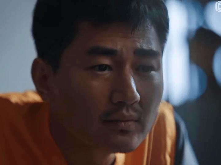 《利剑玫瑰》邓妍再次审问孟贵，想从他口中得知瓦泰村那个被丢的孩子的去向可孟贵就