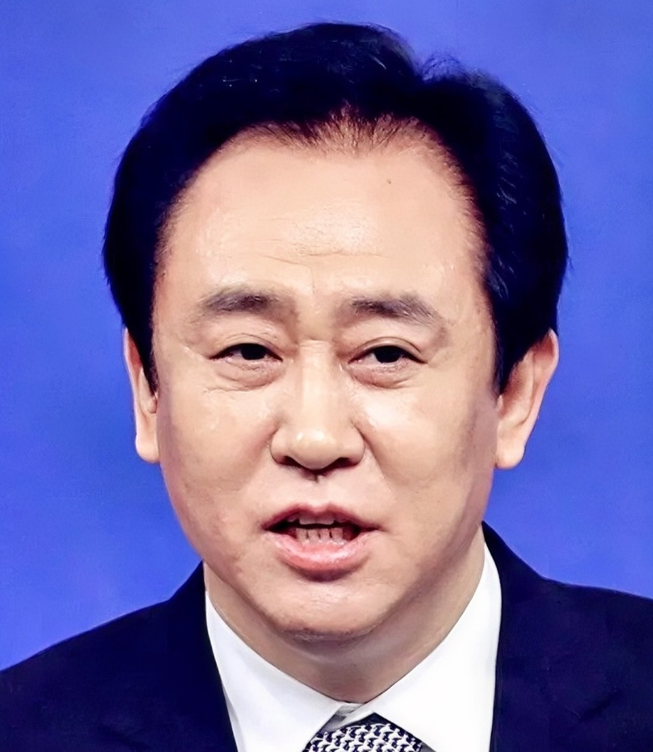 原本以为恒大歌舞团够奢靡了，没想到许家印更夸张！最近被爆在香港私人豪宅里，非法挖