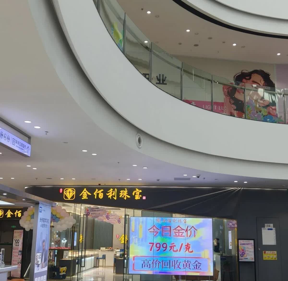 闺蜜昨天干了件大事！直接把家里安排的相亲给拒了！男方带俩闺女，她自己带着儿子，婆