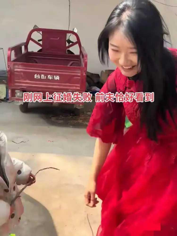 河南一女子，8年前离了婚。那时她才26岁，正是女人最好的季节。她原以为离婚后