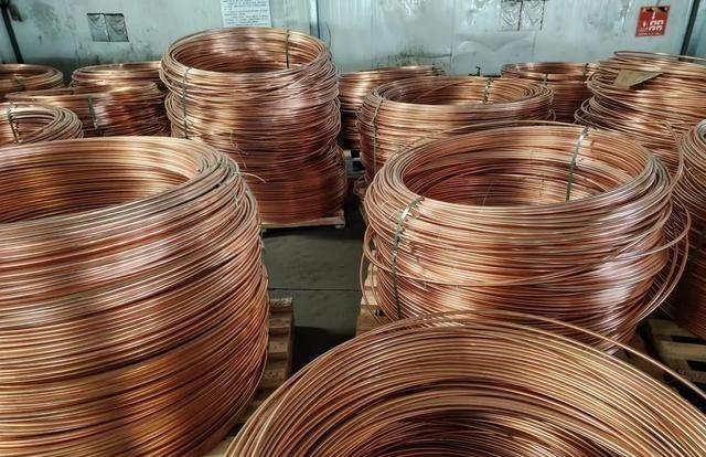 美国这次蒙了，美国大量囤积了铜，把铜价炒上天去了，可美国万万没料到，中国根本不按