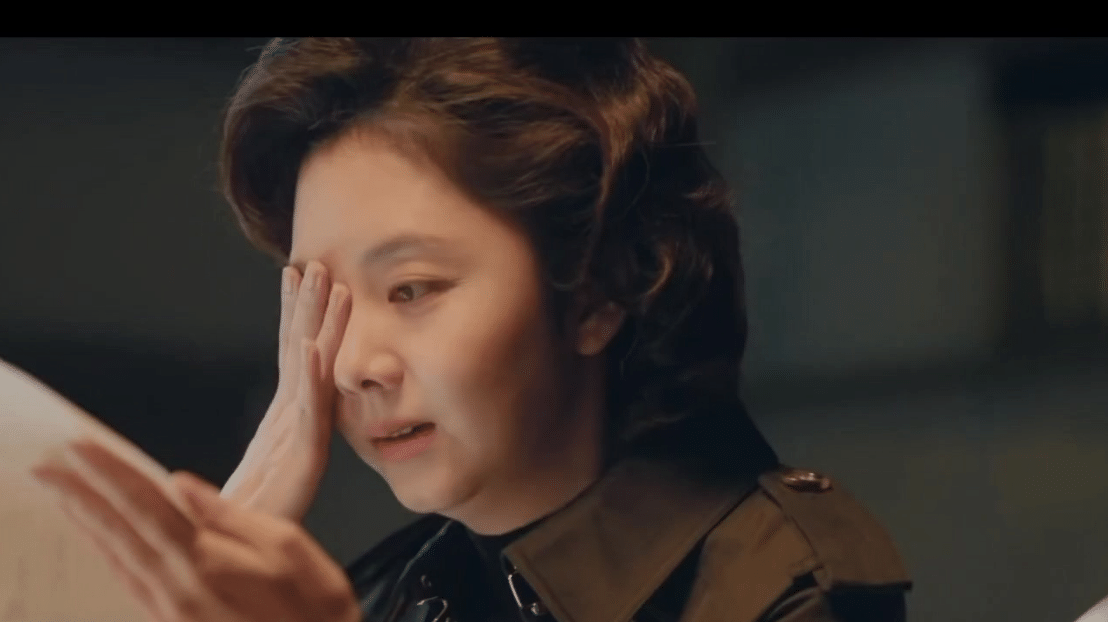 也没特别年轻但演50岁也怪怪的