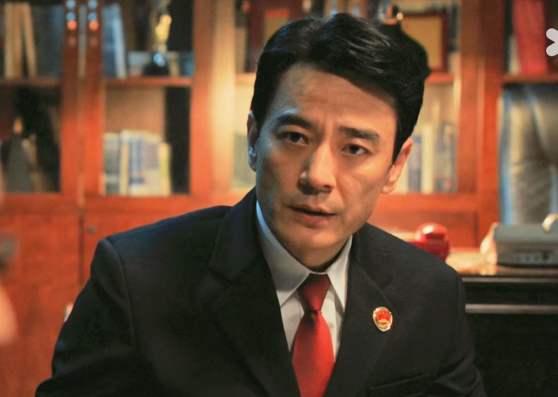 洪亮与李人骏终于翻脸《以法之名》想不通这个李人骏，他的脑子到底是不是不灵光？面