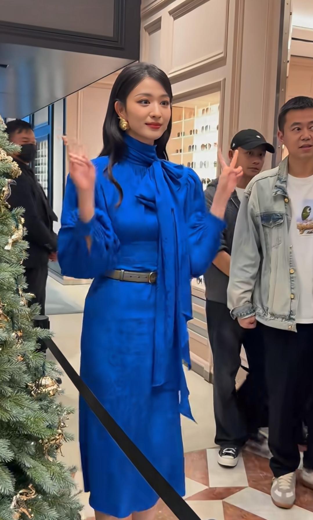 王楚然这身形是真的瘦，脸上都能看到法令纹了，不过架不住五官太精致啊——眉眼鼻子都