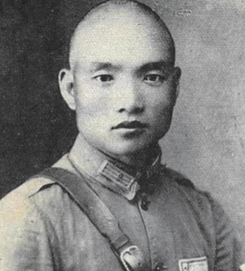 1959年，孔令华带着女朋友回家见父母，身为开国中将的孔从洲吓坏了，他颤抖着问儿