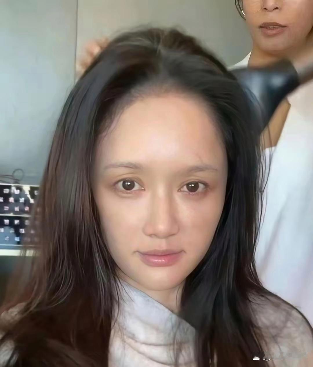 陈乔恩公开自己的素颜照，蛮漂亮的