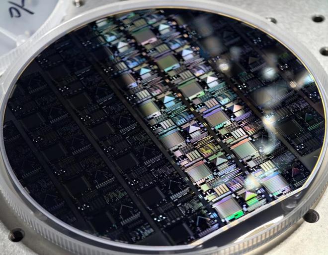 光量子计算芯片摘得世界互联网大会“领先科技奖”