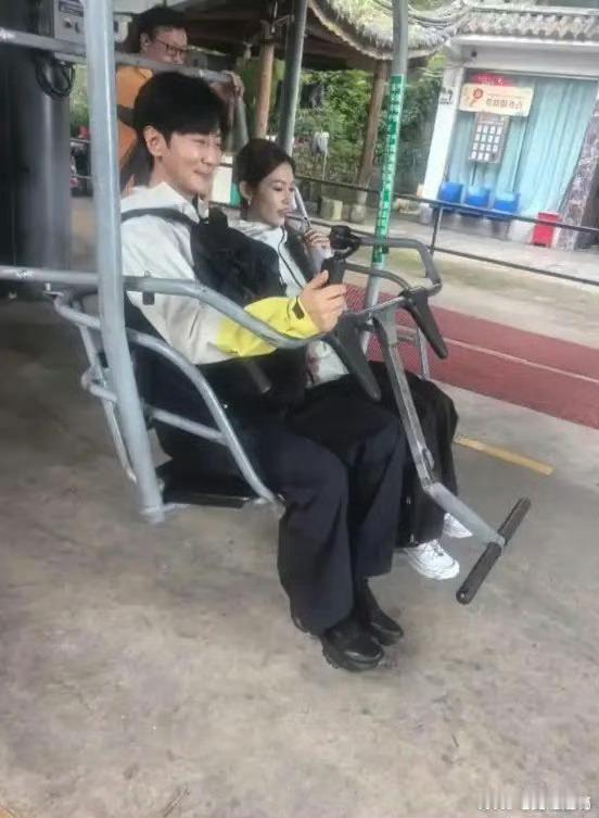 高梓淇恋情啊，啥意思啊，离婚了，然后又谈了一个吗，贵圈真挺乱的，都多少岁了啊​