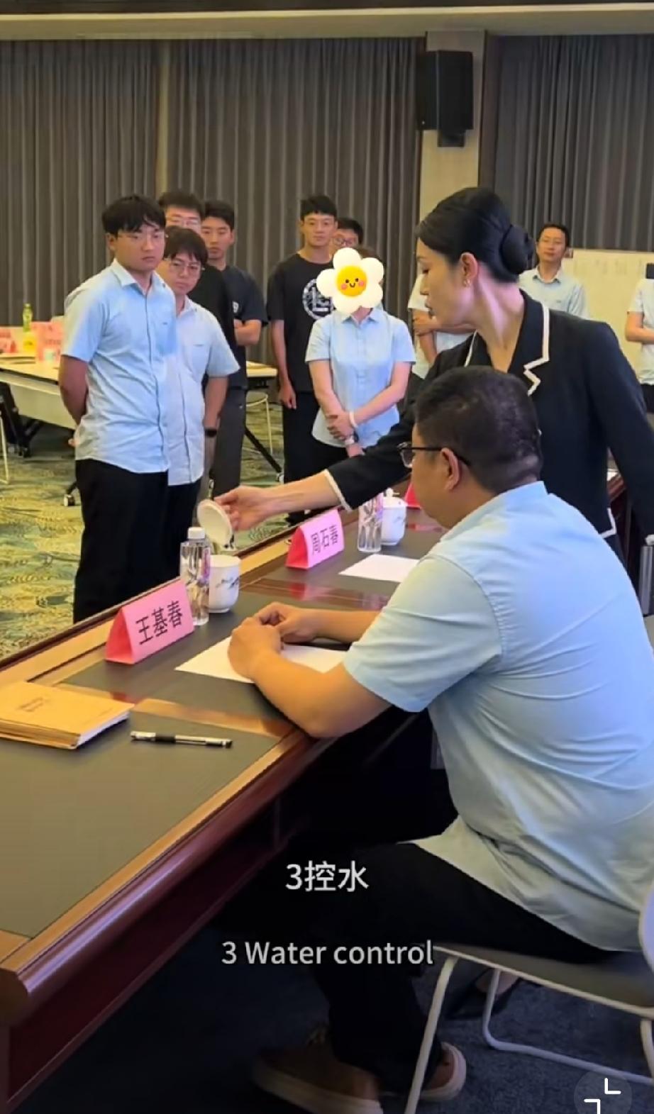 倒开水的学问大着呢，认真学着点！喝水的小窍门热水新喝法热水凉水