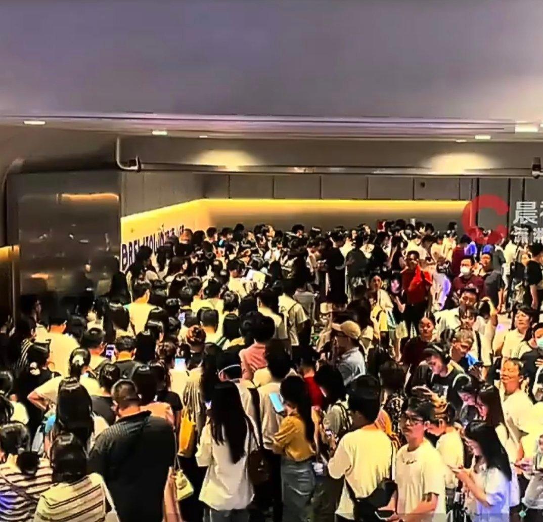 深圳地铁新规乘客称通勤多花40分钟理解全覆盖安检是为了安全，但深圳这新规落地太生