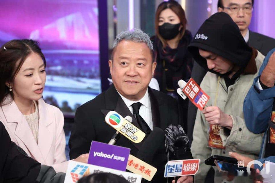 一出闹剧曾志偉在《台慶》結束後，接受傳媒訪問，除了回應自己離巢傳聞外，亦談到台慶