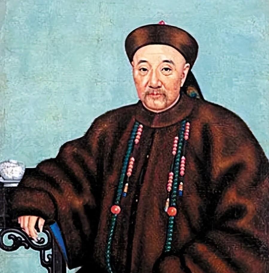 清朝首富胡雪岩预感被抄家前，深夜命令管家，让12个小妾到大厅来，胡雪岩忍痛告诉她