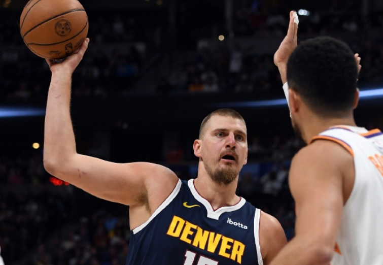 70次三节三双历史第一！约基奇开季4连三双，15投10中无罚球，掘金轻松碾压鹈鹕