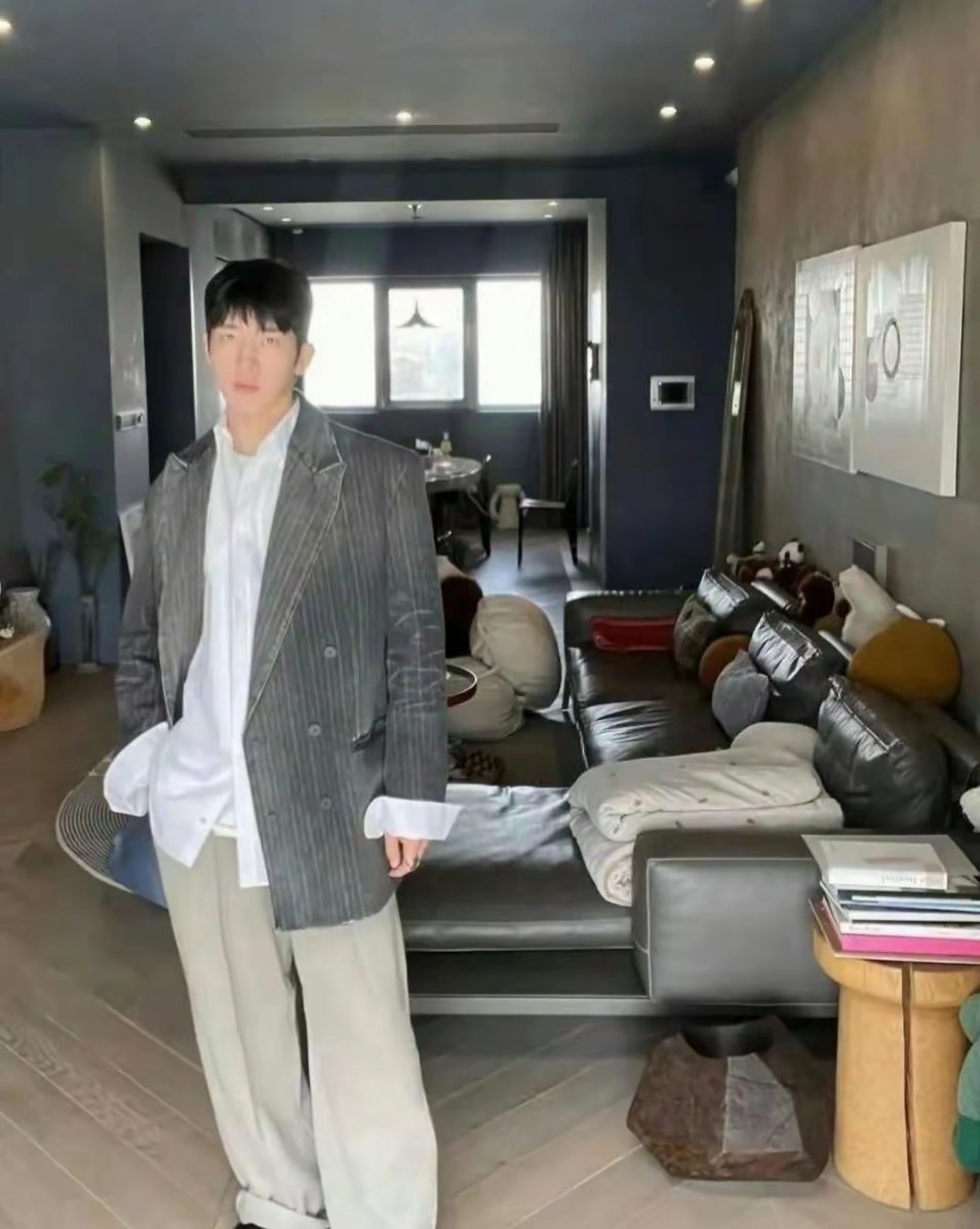 34岁井柏然在北京的家，全屋水泥墙，竟不俗气反而显得好高级​​​