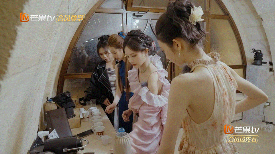 李一桐音感好准我觉得不光音感准吧，李一桐唱歌也好听，也是发过单曲的呢，声音特别好