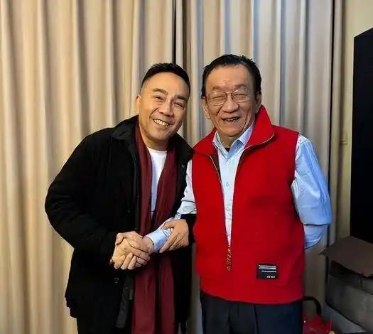杨议和侯耀华两位相声前辈都是收女徒弟的高手，也都喜欢怼郭德纲，彼此可谓惺惺相惜！