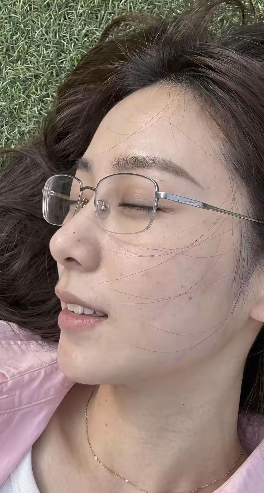 素颜的我与大自然融为一体，单身的我与其他人格格不入