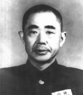 在湖南和平起义前，我党的代表李明灏要求陈明仁军统特务李健钧交给我党处理，但陈明仁