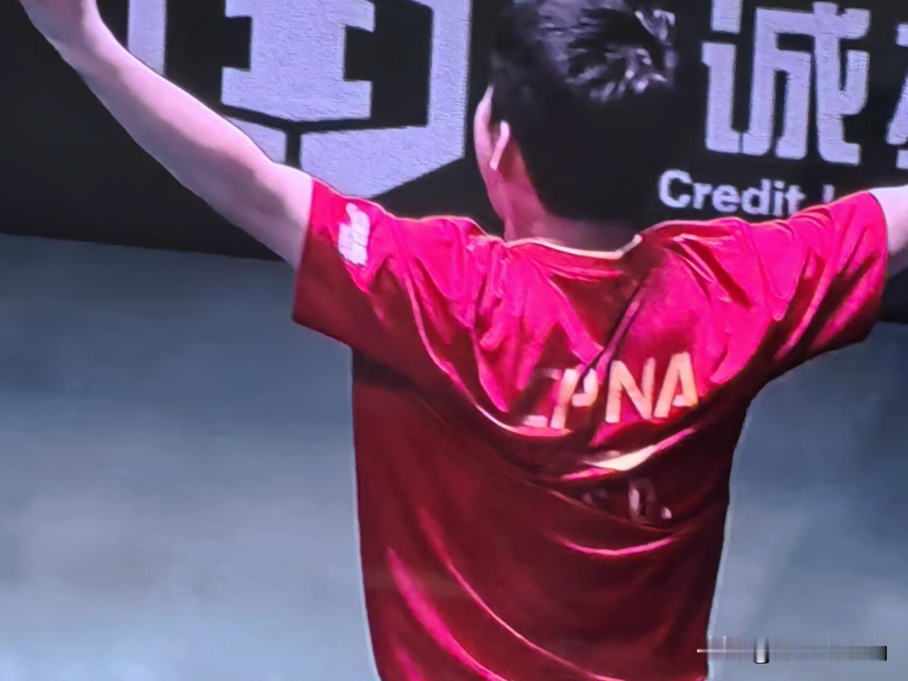 林诗栋一度也曾排名世界第一，但那段时间他的心是虚的。因为一个人的影子，在他脑海