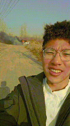 损失大了！辽宁沈阳男子上坟的这场意外，竟让15万的车烧得只剩铁架子，三部手机也化