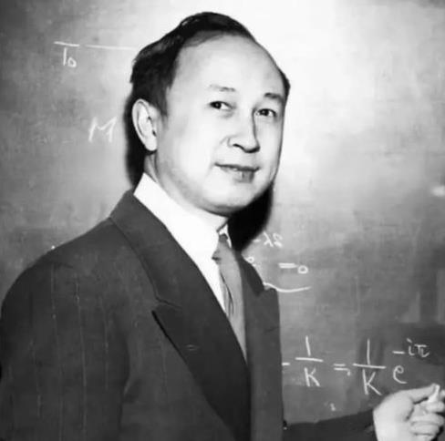 1964年秋的，钱学森全家人围桌吃饭，钱学森咀嚼两下，突然放下筷子，目光落在菜盘