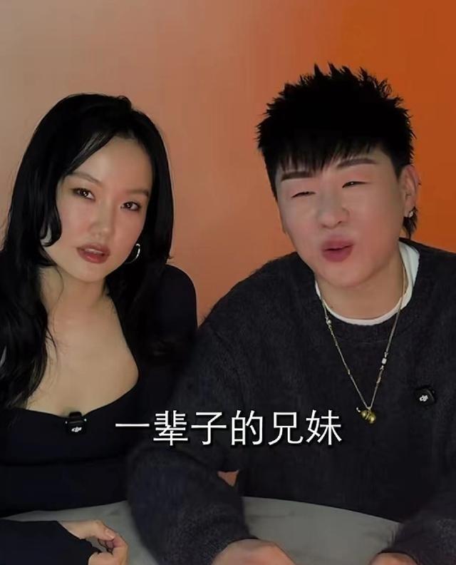 胡彦斌：“有一年我和黄龄去老师家里拜年，那时候我们都是单身，老师就很着急，想撮合