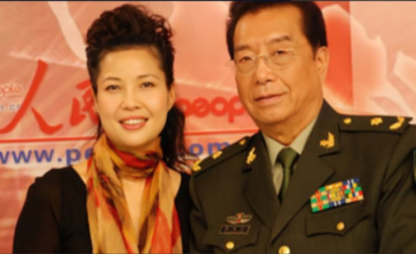 1990年，51岁的著名歌唱家李双江决定再婚，迎娶24岁的青年歌手梦鸽，李双江年